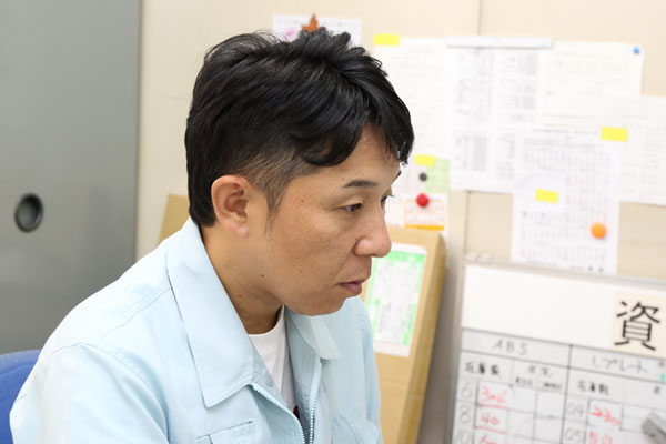 技術営業部課長　森本好一